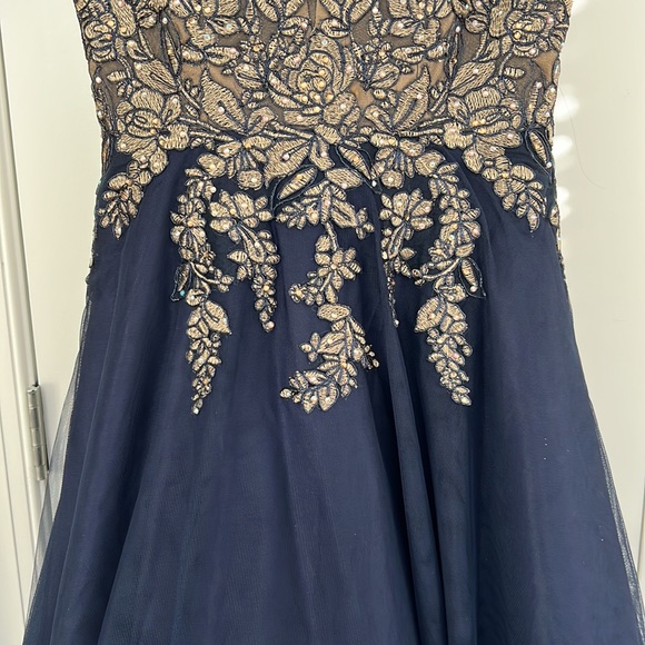 XSCAPE Evening Gown Size 6 - Picture 3 of 9